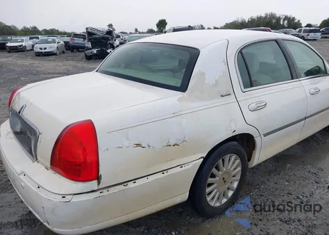 2005 Lincoln Town Car Signature из США, поврежденный, VIN 1LNHM81W05Y643994